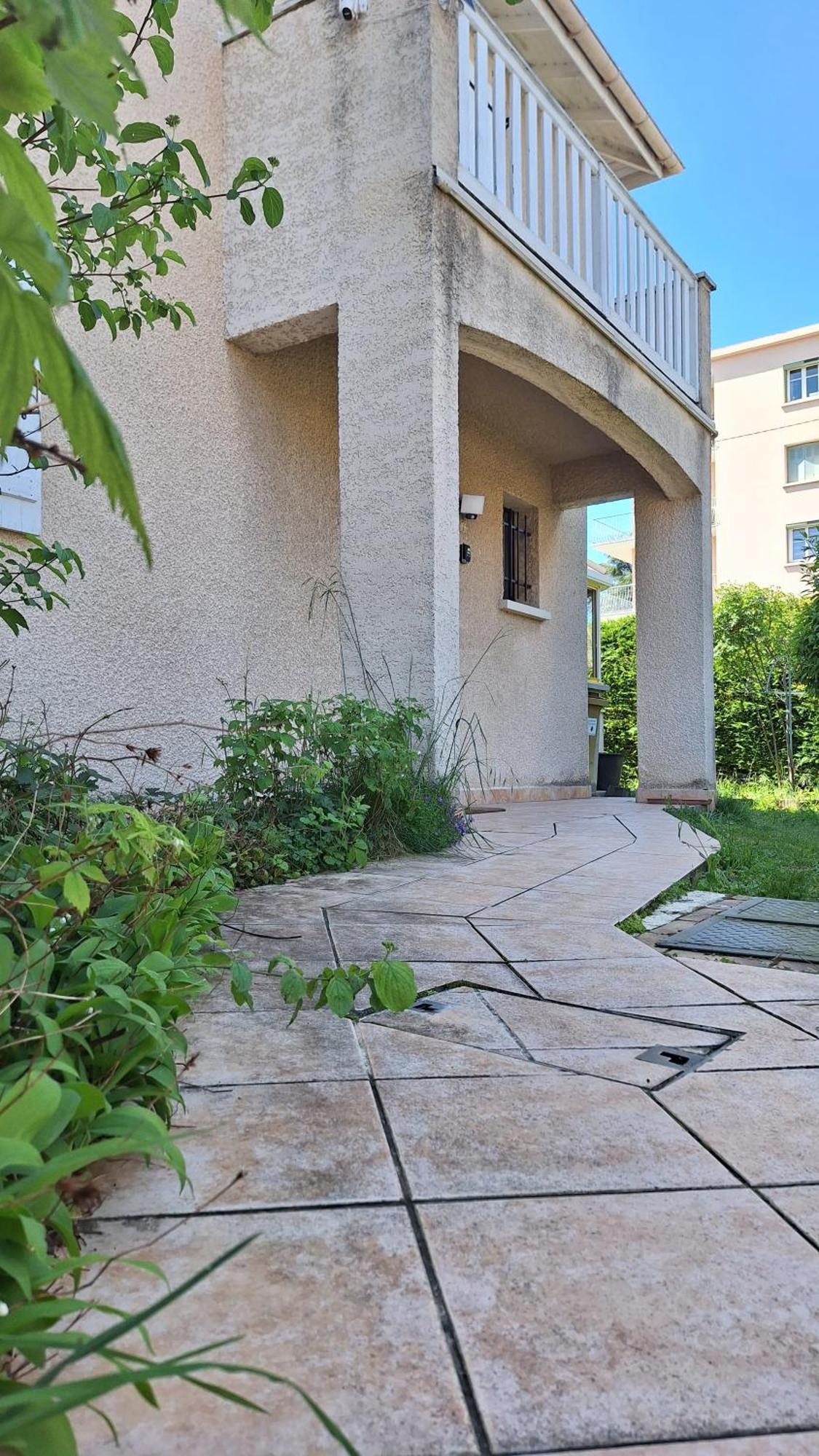 Dynamique Et Splendide Lägenhet Bourgoin-Jallieu Exteriör bild